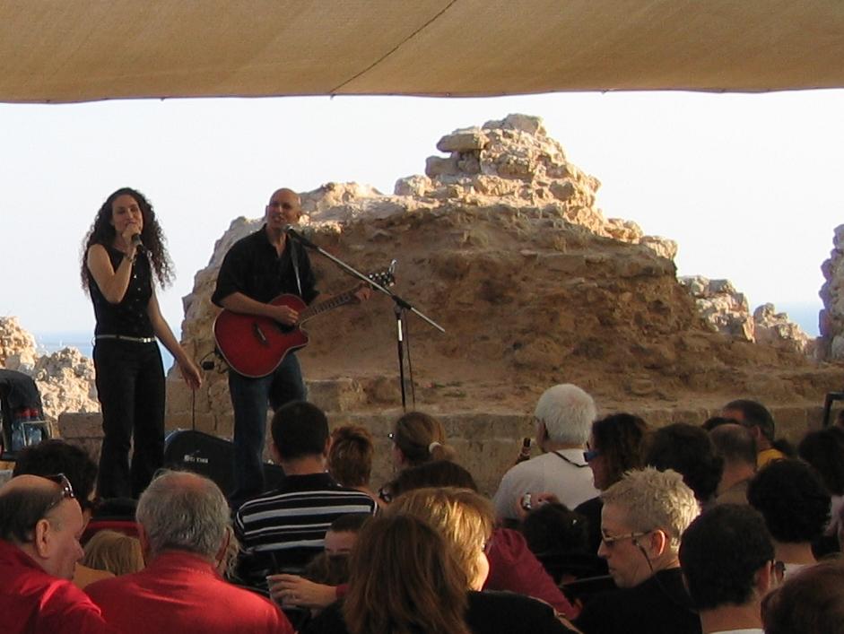 Larry and Mindy לארי ומינדי 